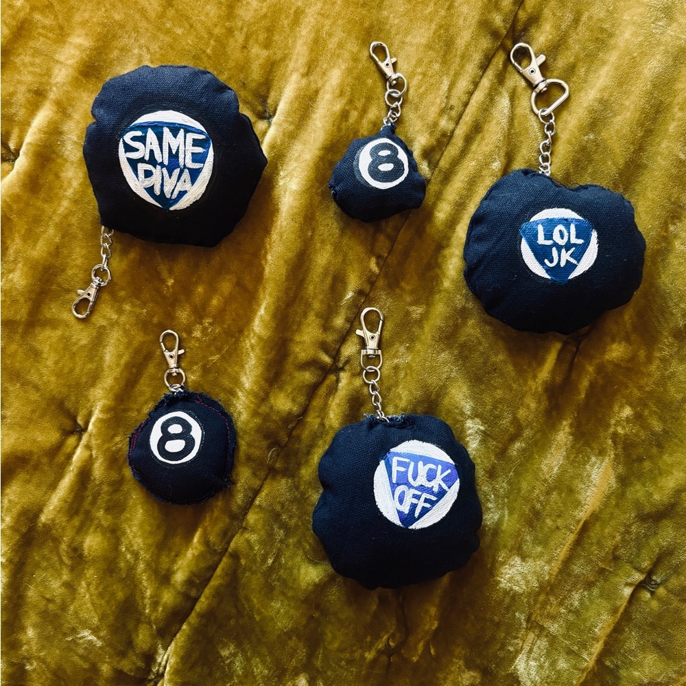 Handmade 8 ball keychains - Picture 3 of 4